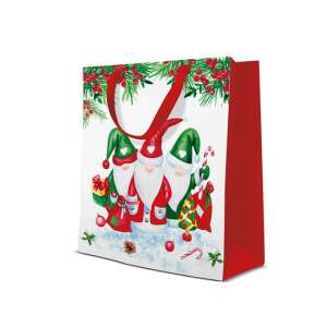 Karácsonyi gnómok papír ajándéktáska, közepes méret, 20x25x10cm, piros és fehér, gnómokkal díszítve - Művészet & Hobbi