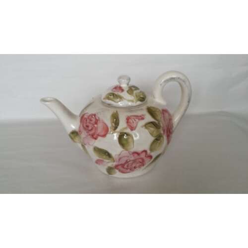 Fehér kerámia teáskanna rózsaszín és zöld virágmintával, 1,5 literes űrtartalommal