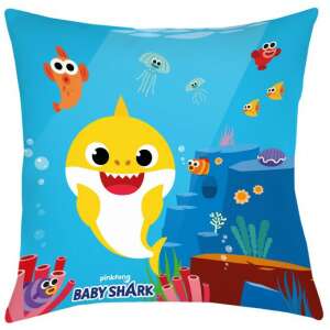 Pinkfong Baby Shark díszpárna, 40x40 cm, aranyos kis cápa mintával és színes tengeri élőlényekkel - Díszpárna
