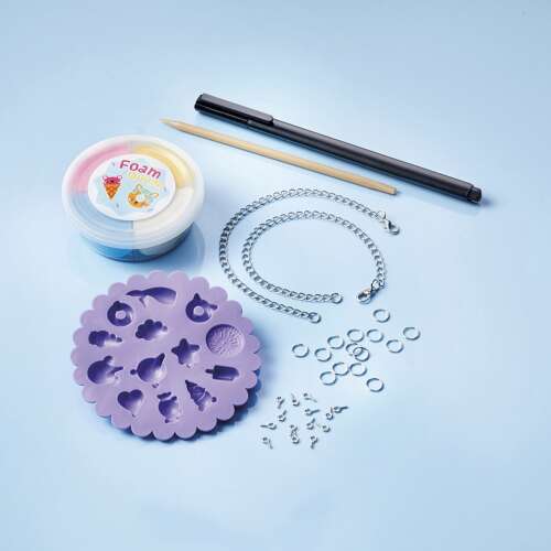 Obsah sady na výrobu šperkov Happy Bracelets: pena, formy, reťaze, prívesky a nástroje